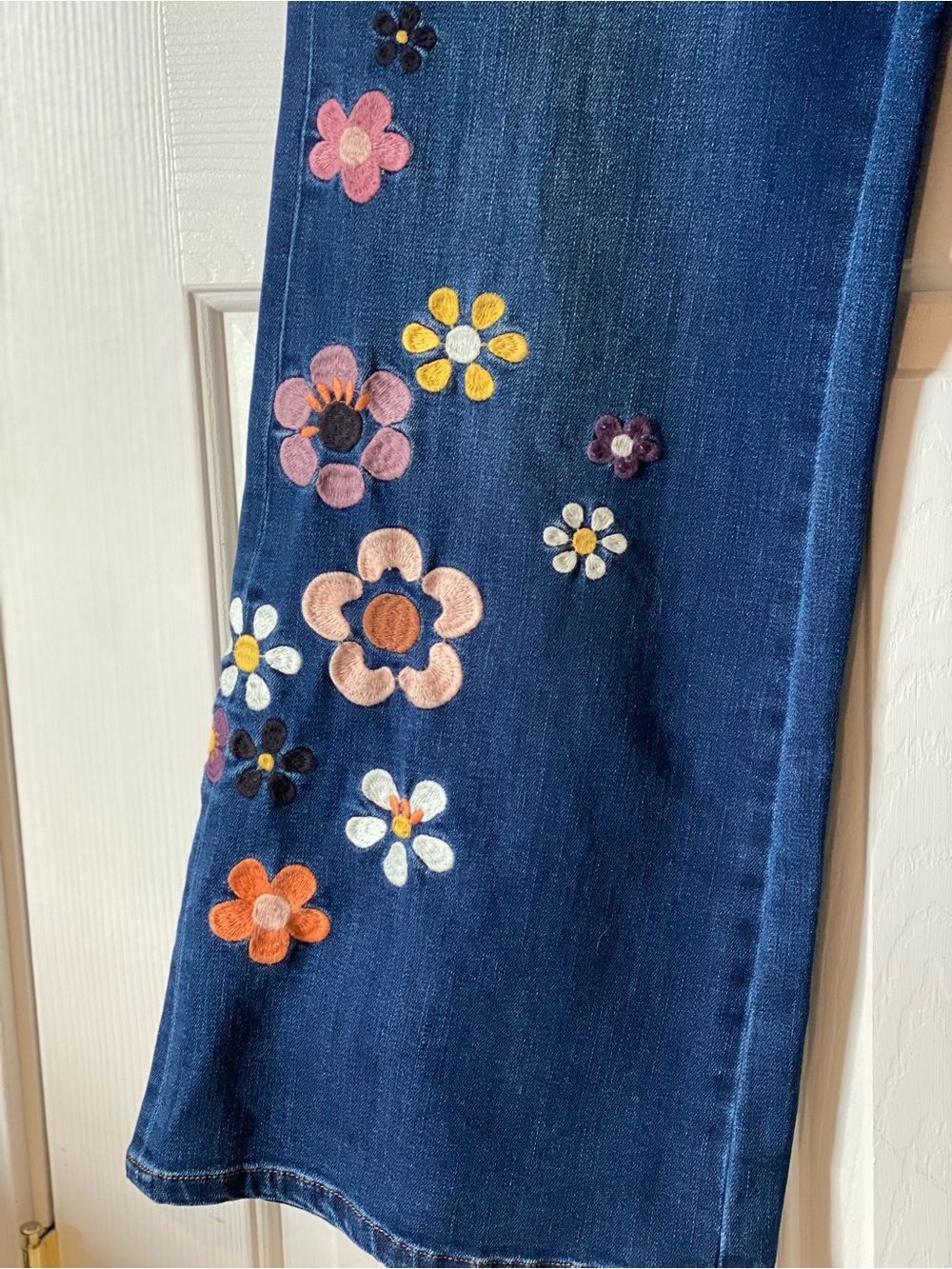 Women’s DRIFTWOOD Carlie Wide Leg Dark Blue Floral Embroidered Jeans Size 6 - Picture 6 of 11
